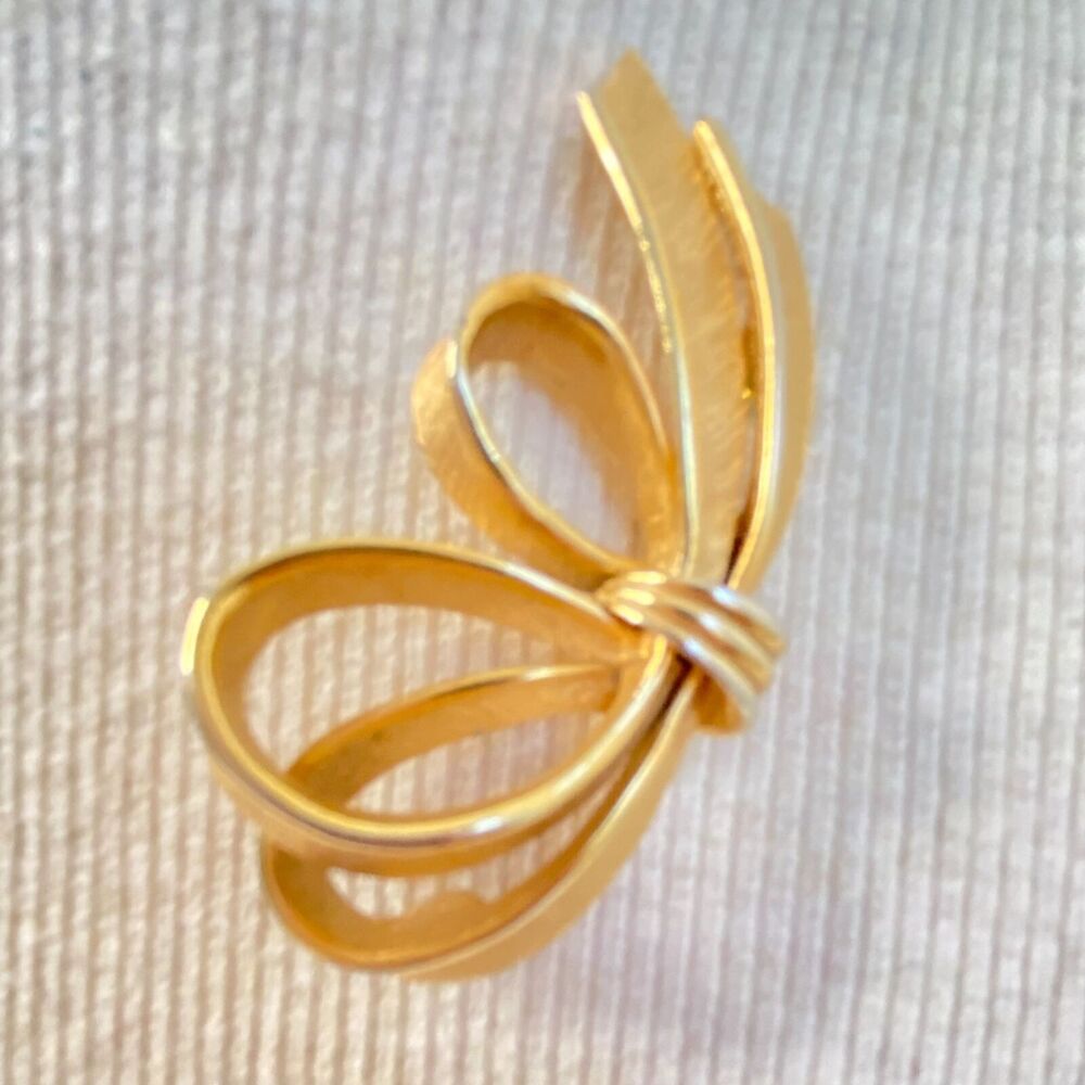 💎Boucher Signed Gold Tone Bow Brooch Pin Vintage Designer HighEnd Costume